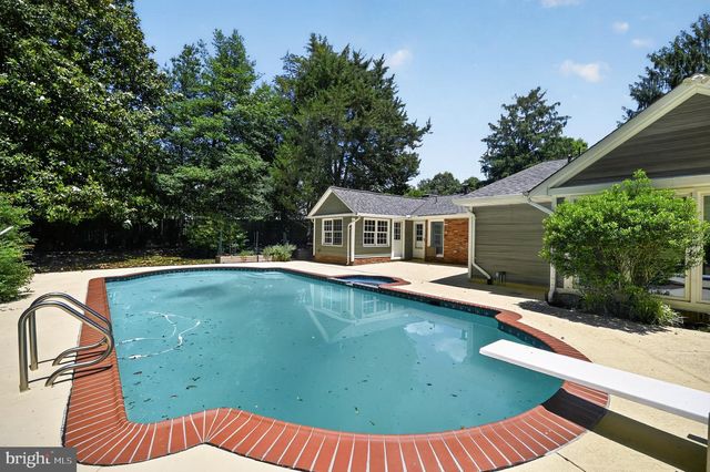 4042 DOVEVILLE LN, Fairfax, VA 22032