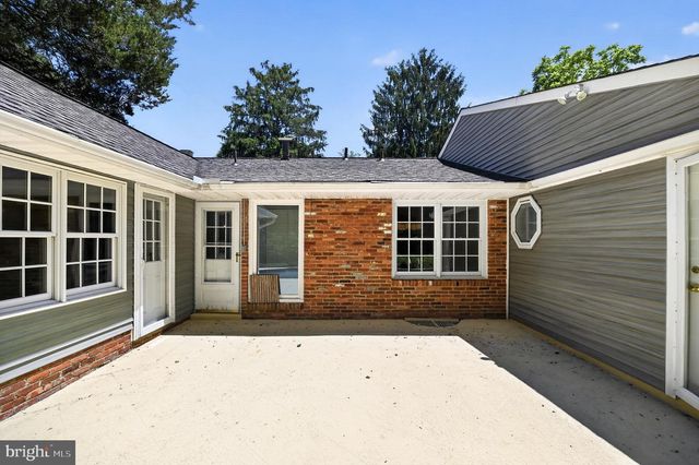 4042 DOVEVILLE LN, Fairfax, VA 22032