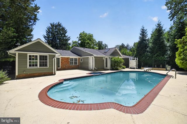 4042 DOVEVILLE LN, Fairfax, VA 22032