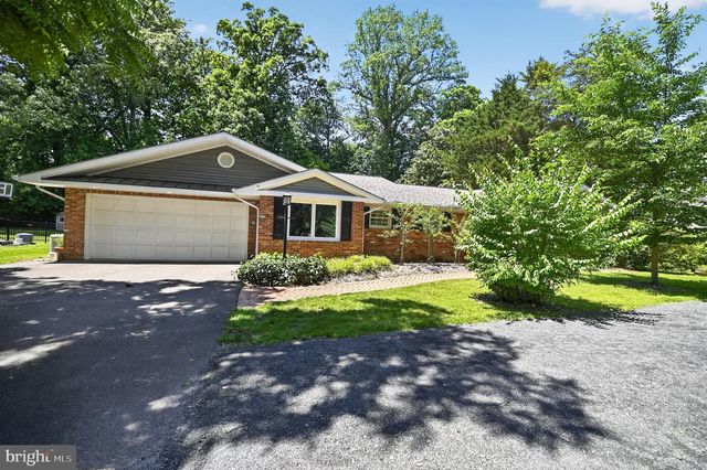 4042 DOVEVILLE LN, Fairfax, VA 22032