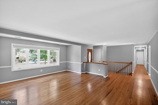 4042 DOVEVILLE LN, Fairfax, VA 22032