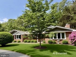 4042 DOVEVILLE LN, Fairfax, VA 22032