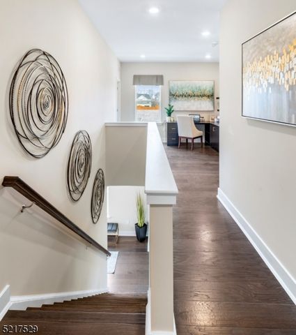 18 Eastwood Ter 18, East Hanover Twp., NJ 07936