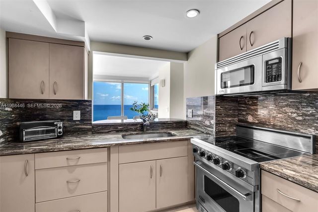 2655 Collins Ave 2211, Miami Beach, FL 33140