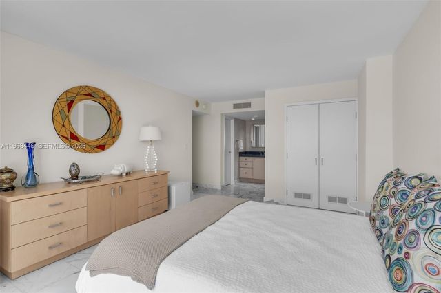 2655 Collins Ave 2211, Miami Beach, FL 33140