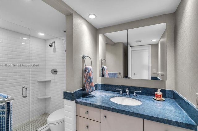 2655 Collins Ave 2211, Miami Beach, FL 33140