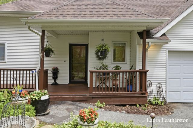 2291 Burton Pines Drive Se, City Of Kentwood, MI 49546