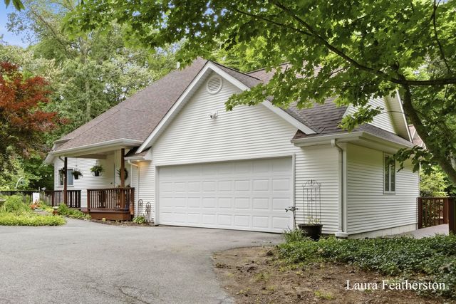 2291 Burton Pines Drive Se, City Of Kentwood, MI 49546