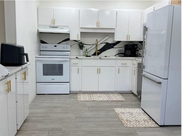 2440 HILLVIEW STREET, Sarasota, FL 34239