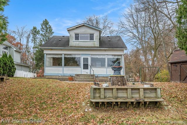 9630 Round Lake Boulevard, White Lake, MI 48386