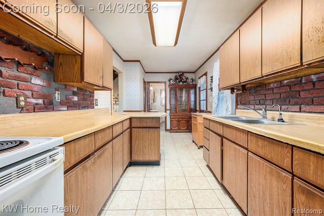 9630 Round Lake Boulevard, White Lake, MI 48386