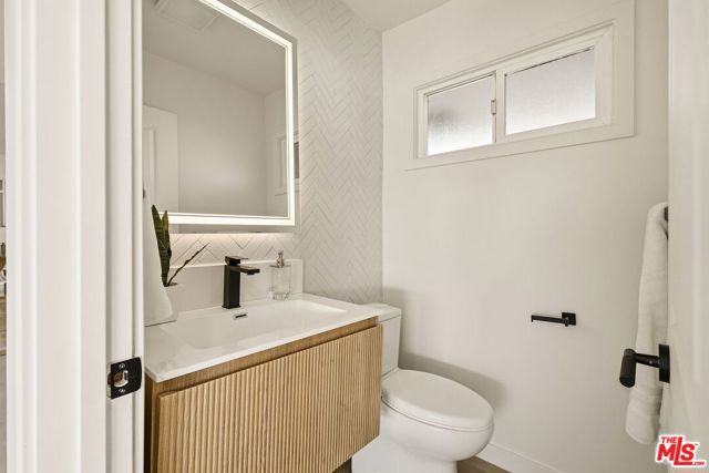 10521 Cedros Avenue, San Fernando, CA 91345