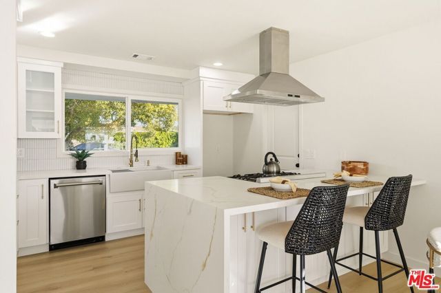 10521 Cedros Avenue, San Fernando, CA 91345