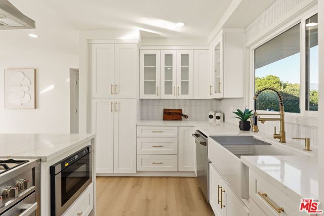 10521 Cedros Avenue, San Fernando, CA 91345