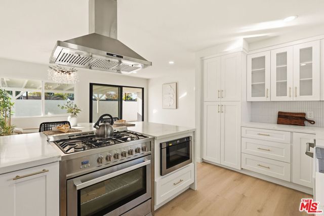 10521 Cedros Avenue, San Fernando, CA 91345