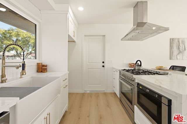 10521 Cedros Avenue, San Fernando, CA 91345