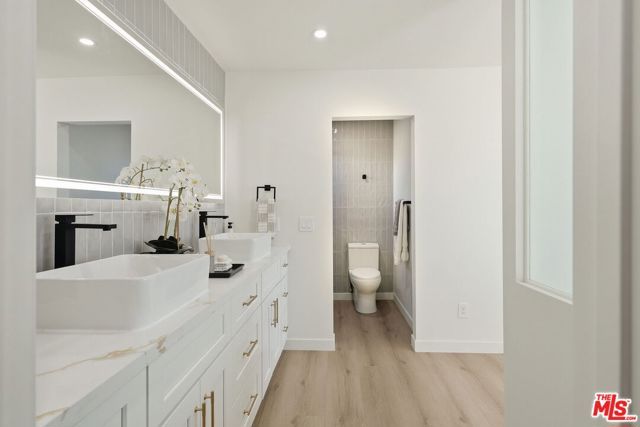 10521 Cedros Avenue, San Fernando, CA 91345