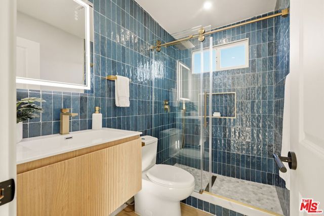 10521 Cedros Avenue, San Fernando, CA 91345