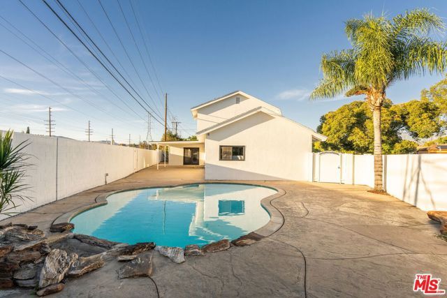 10521 Cedros Avenue, San Fernando, CA 91345