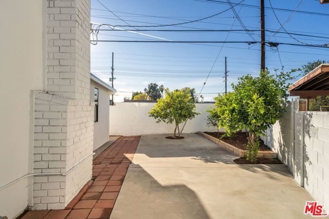 10521 Cedros Avenue, San Fernando, CA 91345