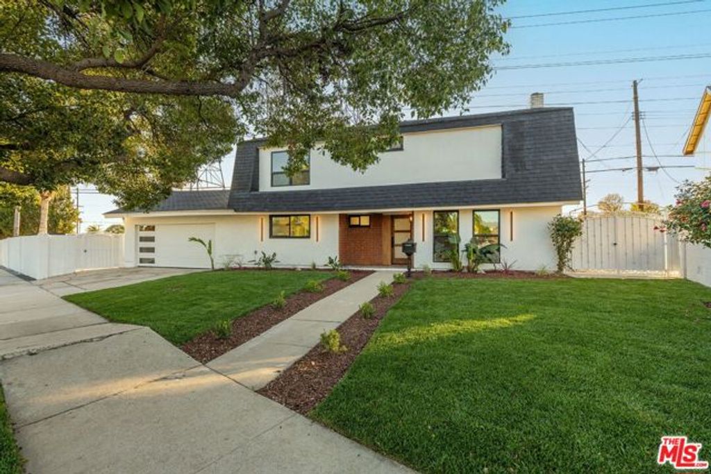 10521 Cedros Avenue, San Fernando, CA 91345