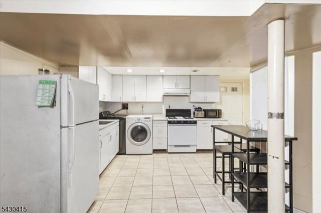 62 Front St, Paterson City, NJ 07522