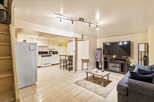 62 Front St, Paterson City, NJ 07522