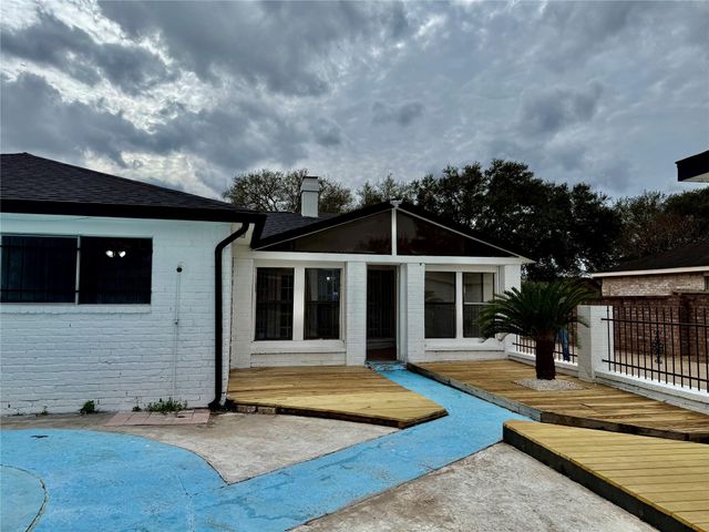 12834 Glenwolde Drive, Houston, TX 77099