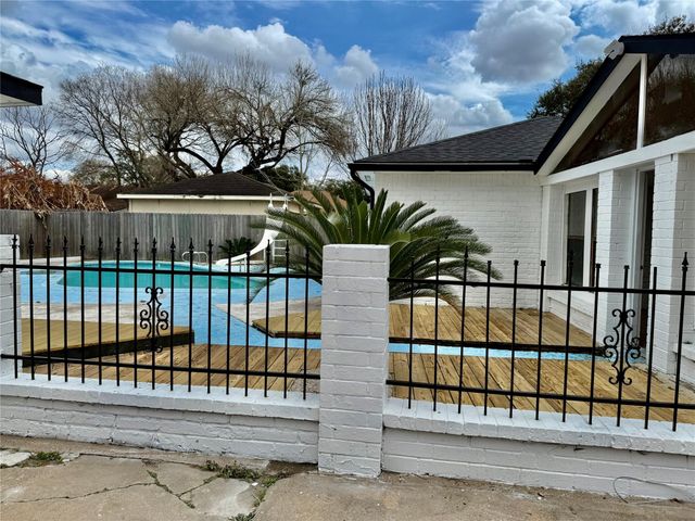 12834 Glenwolde Drive, Houston, TX 77099