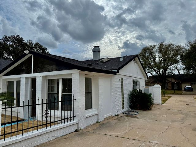 12834 Glenwolde Drive, Houston, TX 77099