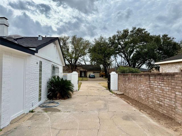 12834 Glenwolde Drive, Houston, TX 77099