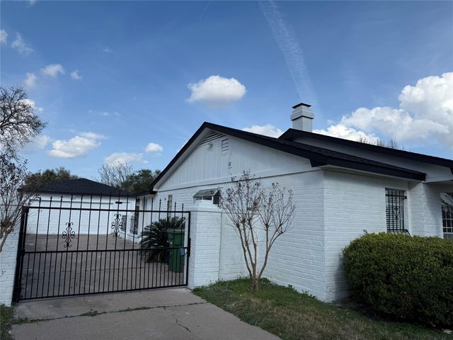 12834 Glenwolde Drive, Houston, TX 77099