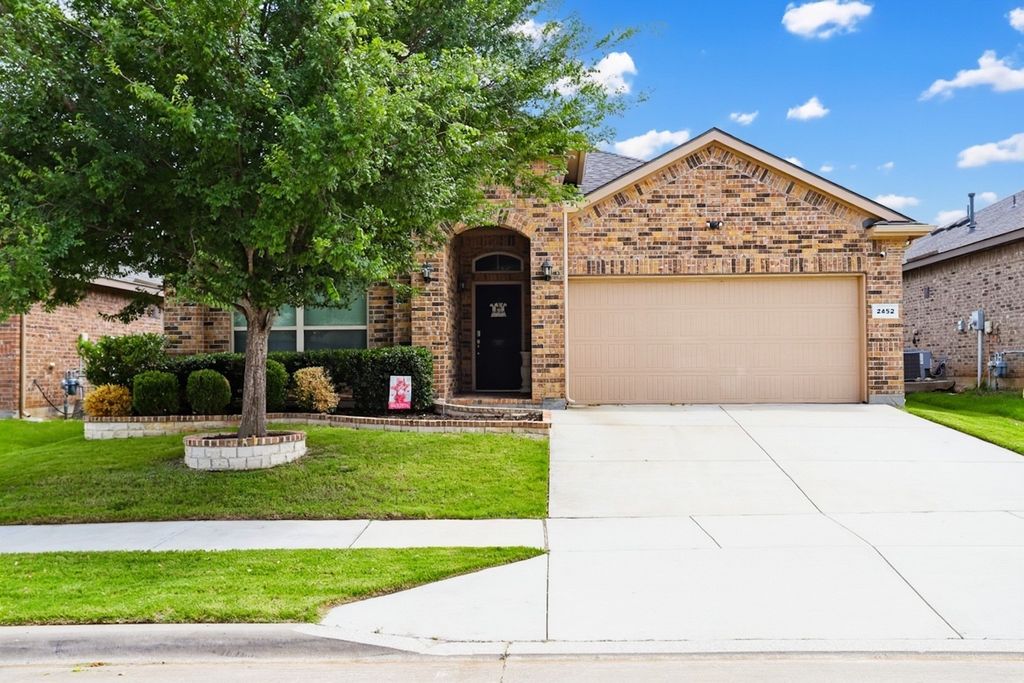 2452 Clay Creek Lane, Fort Worth, TX 76177