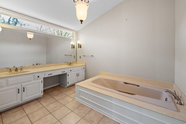 7545 WHEATLEY DR, Germantown, TN 38138