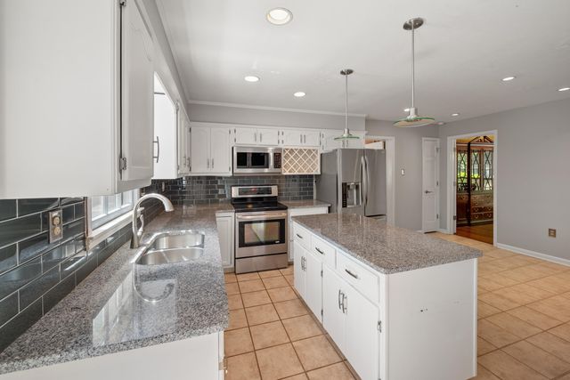 7545 WHEATLEY DR, Germantown, TN 38138