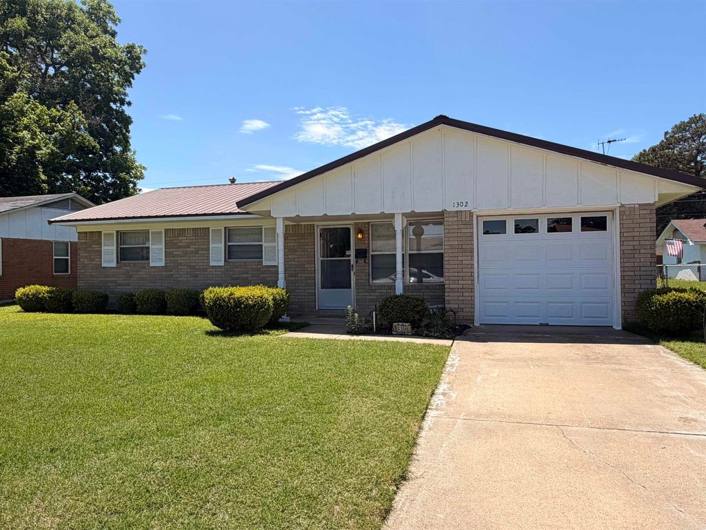 1302 S UTAH Street, Pine Bluff, AR 71601