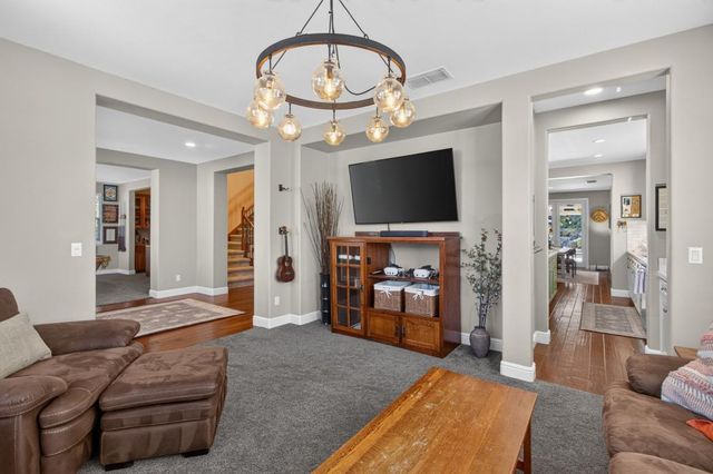 3155 Willow Bridge Ct, Roseville, CA 95747