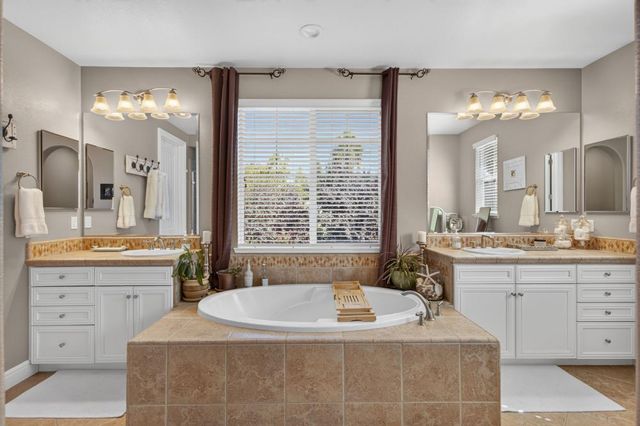 3155 Willow Bridge Ct, Roseville, CA 95747