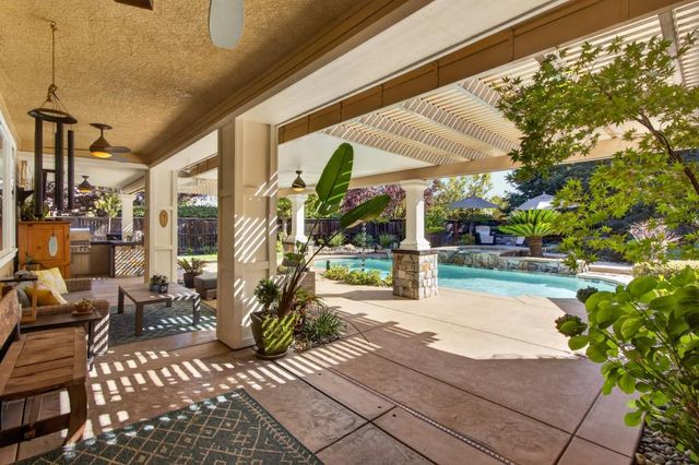 3155 Willow Bridge Ct, Roseville, CA 95747