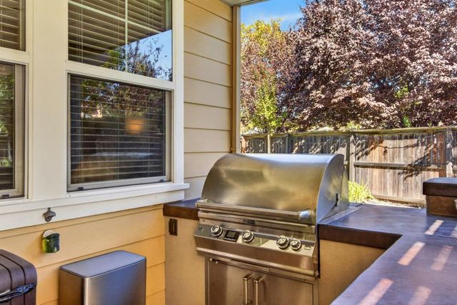 3155 Willow Bridge Ct, Roseville, CA 95747
