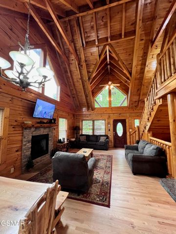 1726 Summit View Way, Pigeon Forge, TN 37862