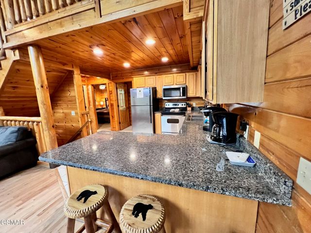1726 Summit View Way, Pigeon Forge, TN 37862