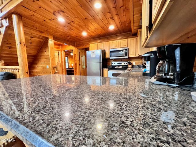 1726 Summit View Way, Pigeon Forge, TN 37862