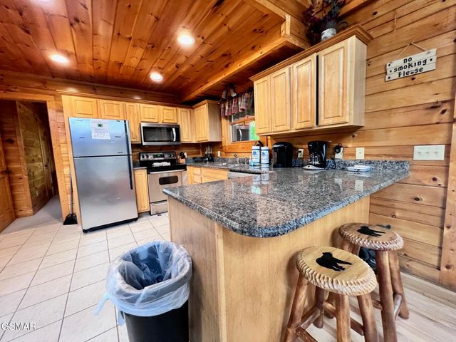 1726 Summit View Way, Pigeon Forge, TN 37862