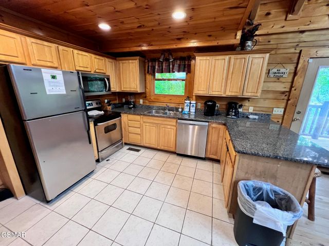1726 Summit View Way, Pigeon Forge, TN 37862