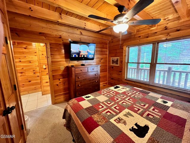 1726 Summit View Way, Pigeon Forge, TN 37862