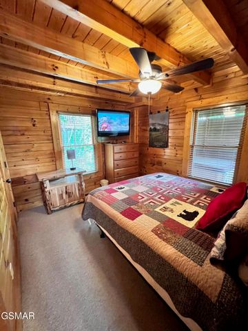 1726 Summit View Way, Pigeon Forge, TN 37862