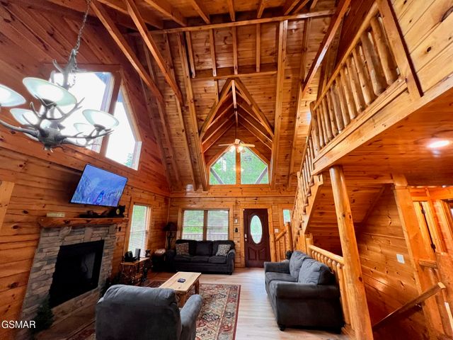 1726 Summit View Way, Pigeon Forge, TN 37862