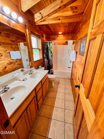 1726 Summit View Way, Pigeon Forge, TN 37862