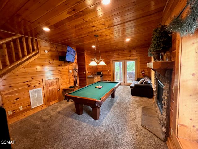 1726 Summit View Way, Pigeon Forge, TN 37862